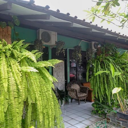 Reddoorz Near Lotte Mart Maguwoharjo Yogyakarta Hotel Kültér fotó