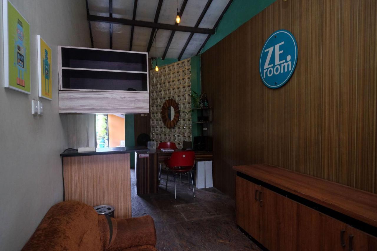 Reddoorz Near Lotte Mart Maguwoharjo Yogyakarta Hotel Kültér fotó