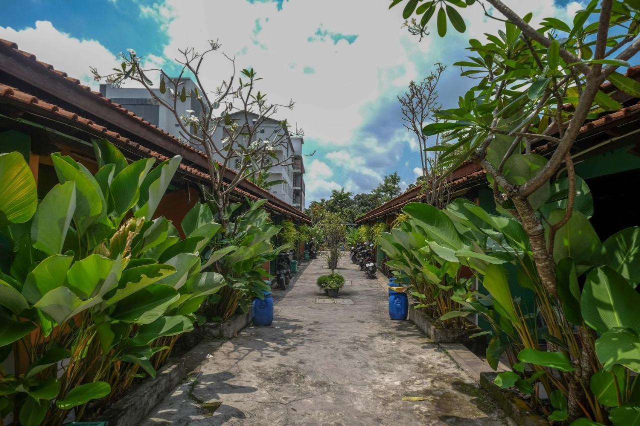 Reddoorz Near Lotte Mart Maguwoharjo Yogyakarta Hotel Kültér fotó