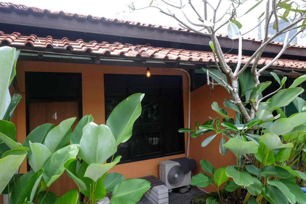 Reddoorz Near Lotte Mart Maguwoharjo Yogyakarta Hotel Kültér fotó