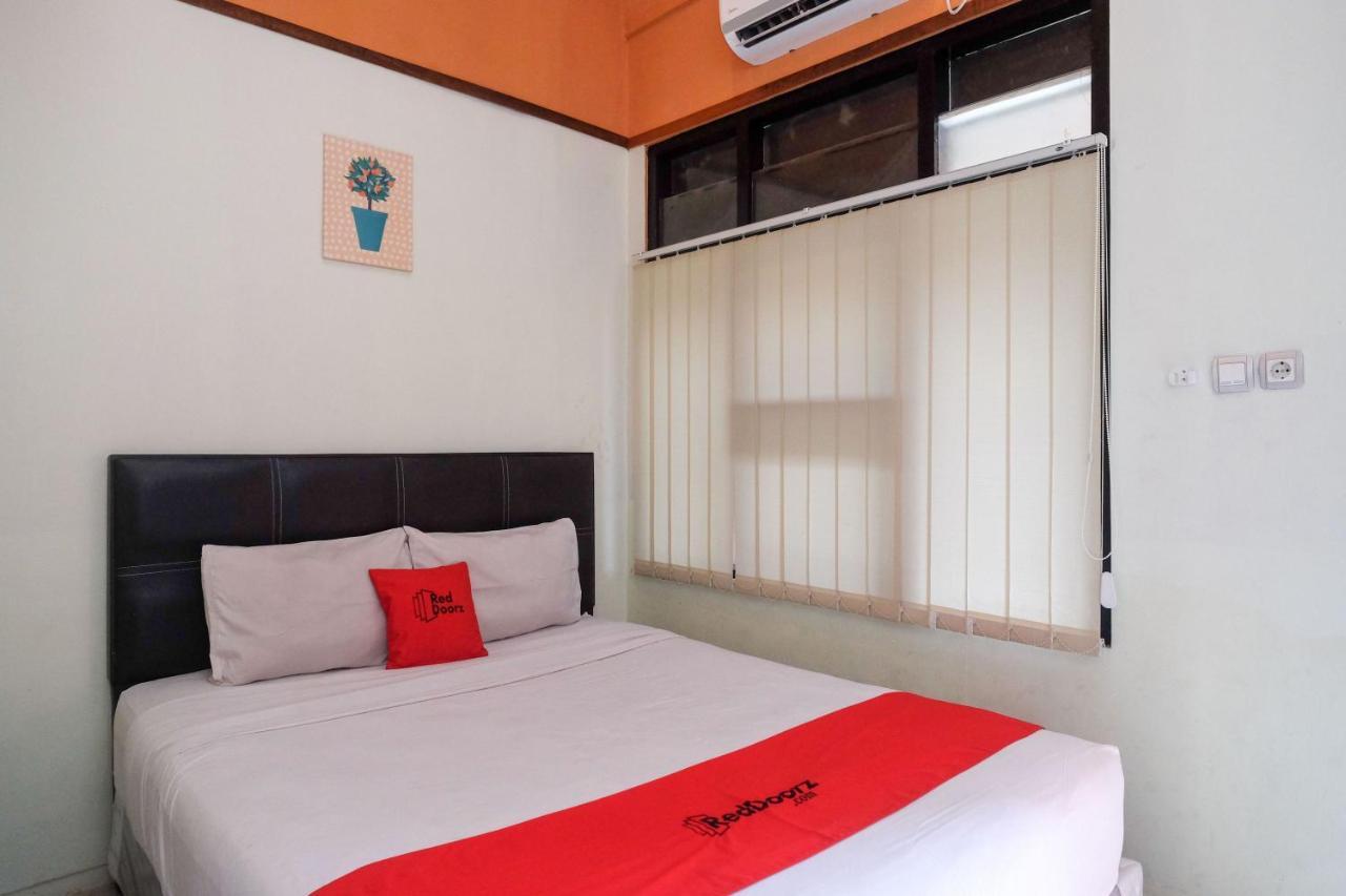 Reddoorz Near Lotte Mart Maguwoharjo Yogyakarta Hotel Kültér fotó