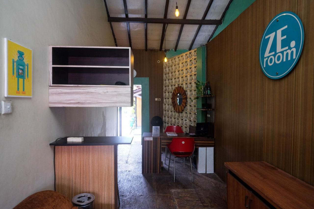 Reddoorz Near Lotte Mart Maguwoharjo Yogyakarta Hotel Kültér fotó