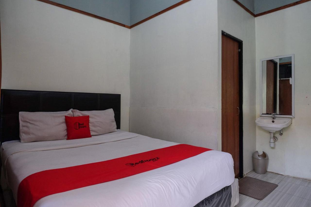 Reddoorz Near Lotte Mart Maguwoharjo Yogyakarta Hotel Kültér fotó