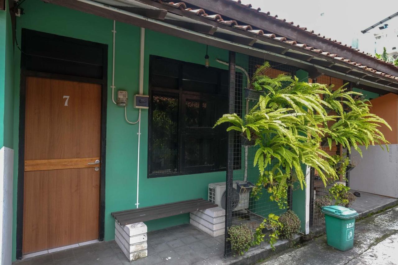Reddoorz Near Lotte Mart Maguwoharjo Yogyakarta Hotel Kültér fotó