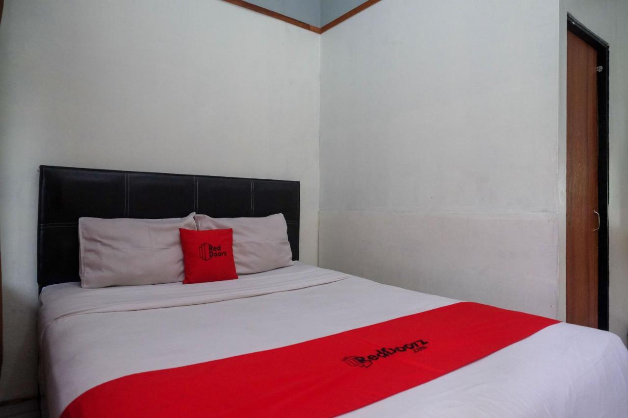 Reddoorz Near Lotte Mart Maguwoharjo Yogyakarta Hotel Kültér fotó