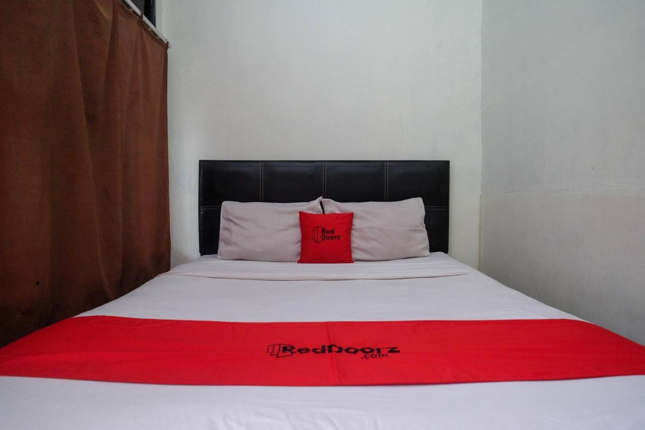 Reddoorz Near Lotte Mart Maguwoharjo Yogyakarta Hotel Kültér fotó