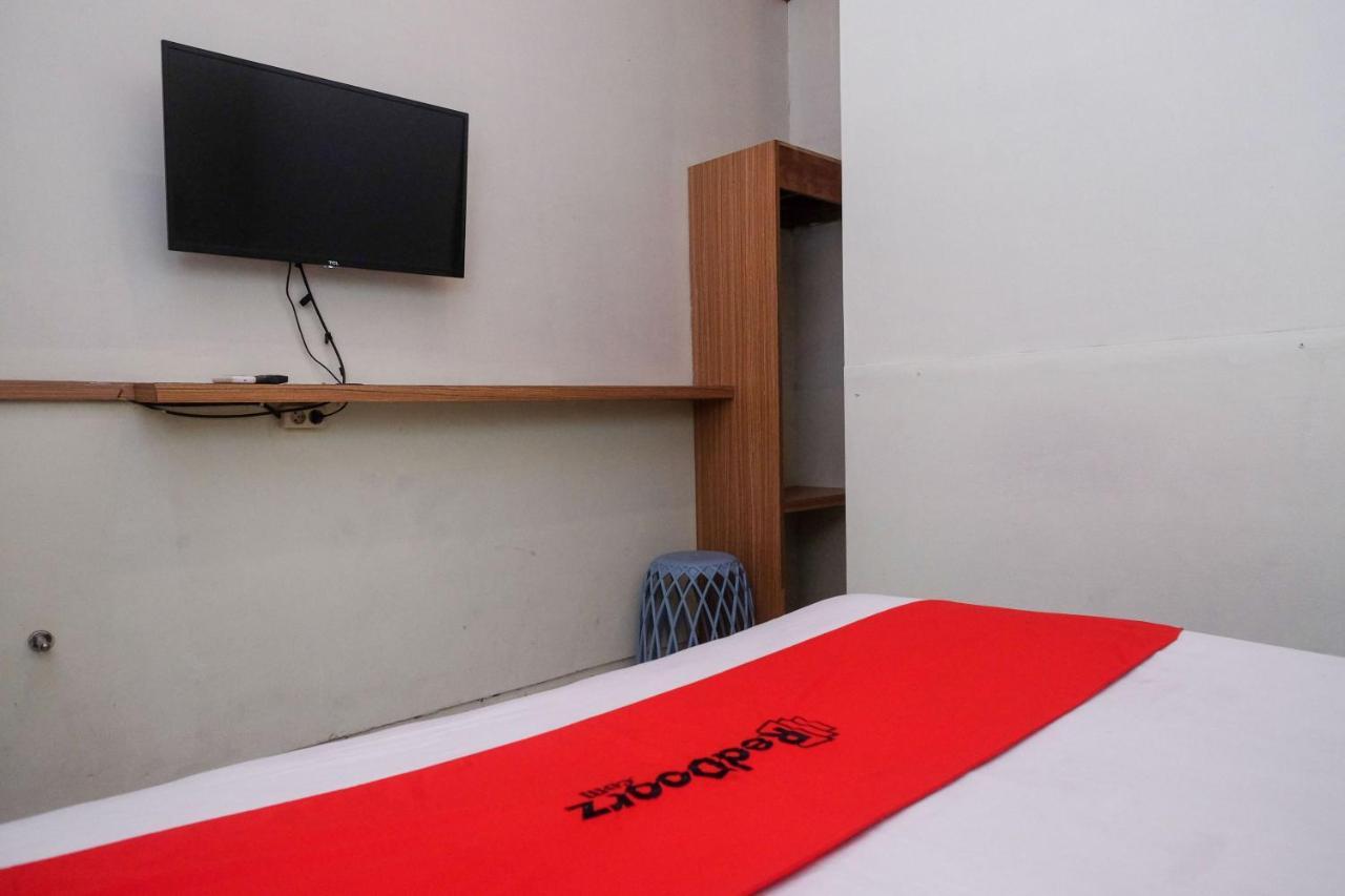 Reddoorz Near Lotte Mart Maguwoharjo Yogyakarta Hotel Kültér fotó