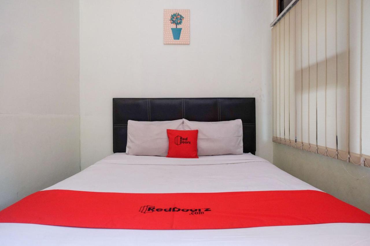 Reddoorz Near Lotte Mart Maguwoharjo Yogyakarta Hotel Kültér fotó