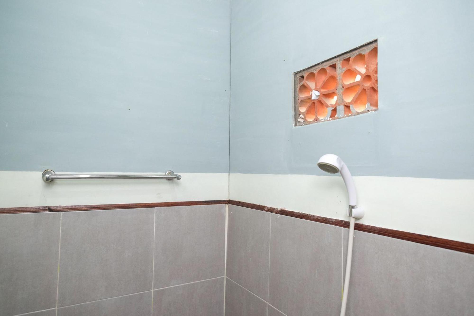 Reddoorz Near Lotte Mart Maguwoharjo Yogyakarta Hotel Szoba fotó